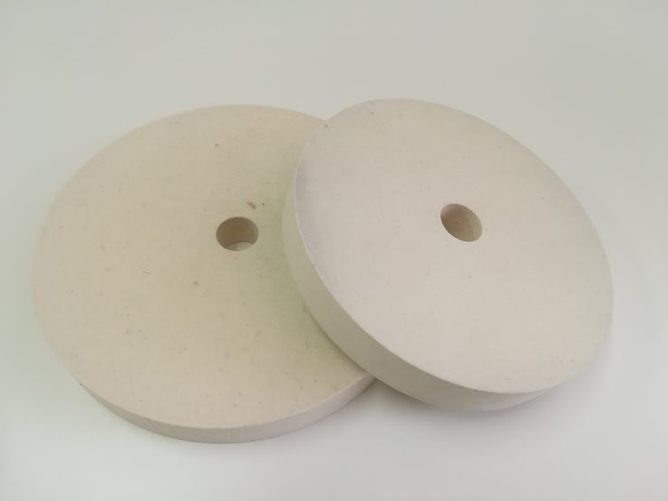 Plstěné kotouče s otvorem - středně tvrdé (0,56 g/cm3)